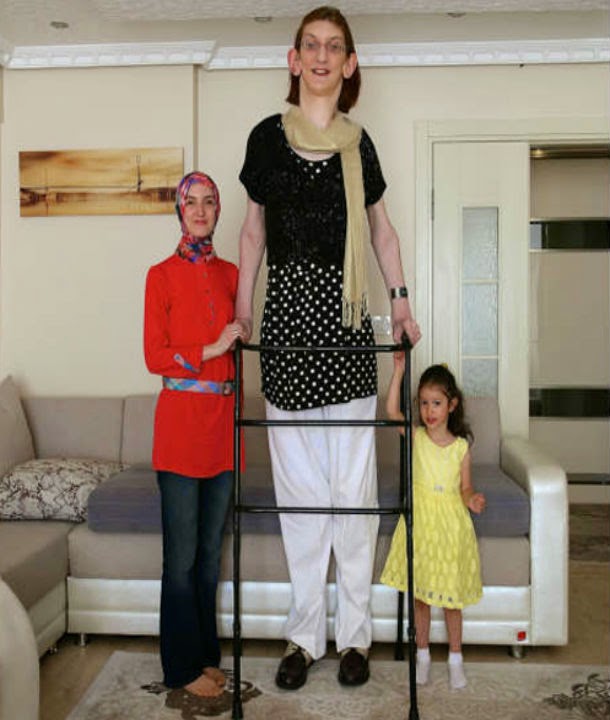 1662 3 اطول امراة في العالم شاهر